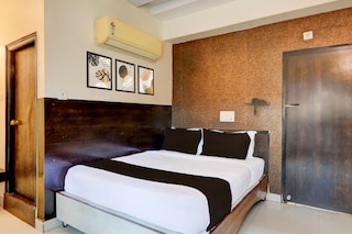 Super Townhouse Oak Madhapur Nera Regency