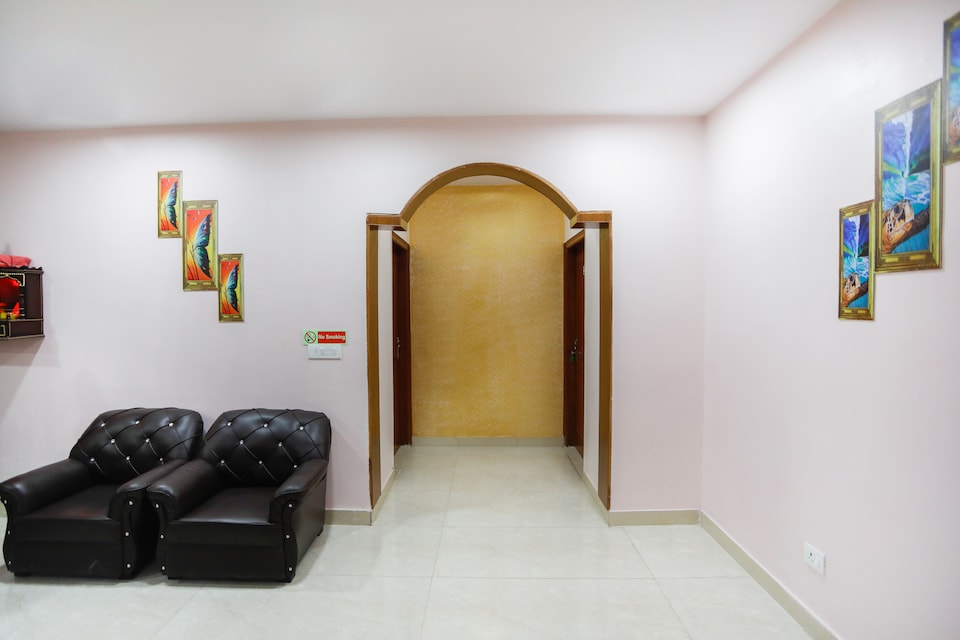 OYO Angel pink Regency, Vaishali Kaushambi Metro, Ghaziabad