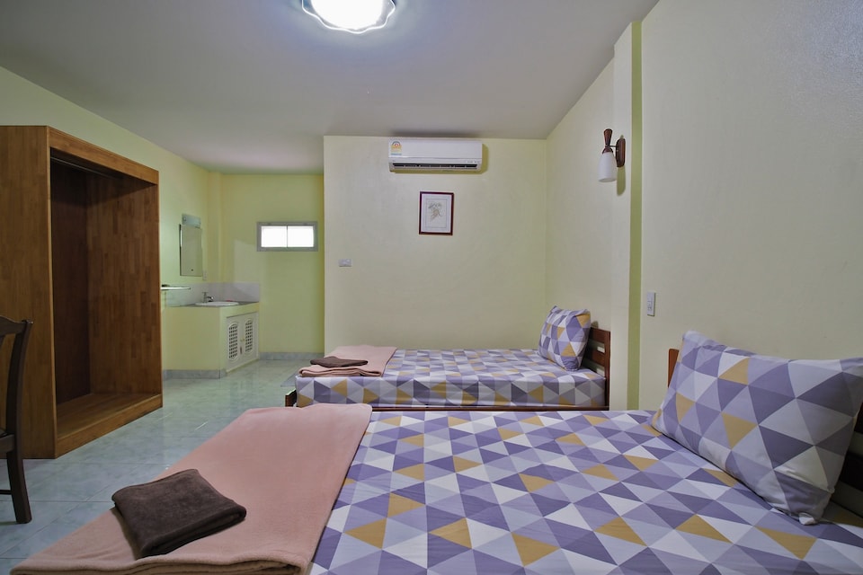 OYO 852 Pineapple Hotel Pattaya, Bang Lamung P2, Chonburi