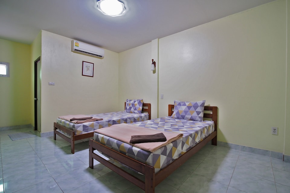 OYO 852 Pineapple Hotel Pattaya, Bang Lamung P2, Chonburi