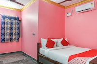 OYO 71800 Madras Guest House