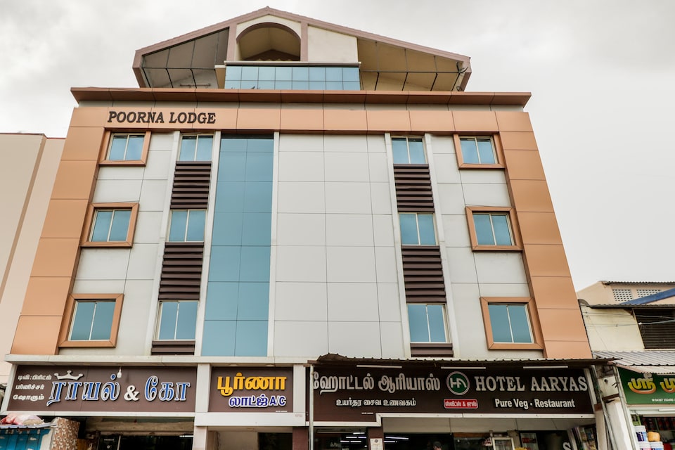 OYO 71803 Poorna Lodge, Mannargudi, Kumbakonam
