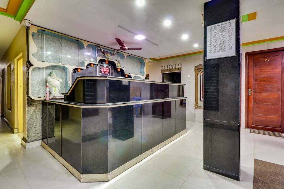 OYO 71803 Poorna Lodge, Mannargudi, Kumbakonam