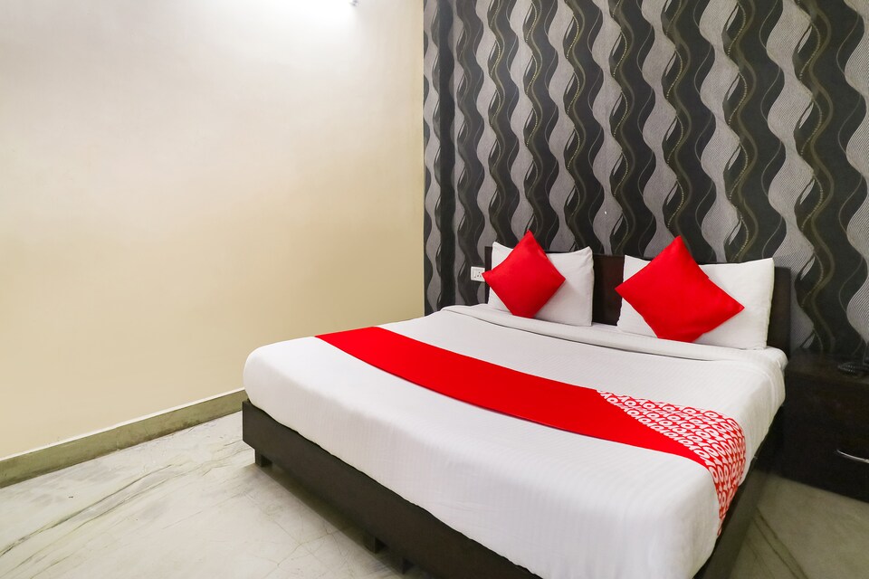 OYO Palm Stay Near V3s Mall, Anand Vihar Delhi, Delhi