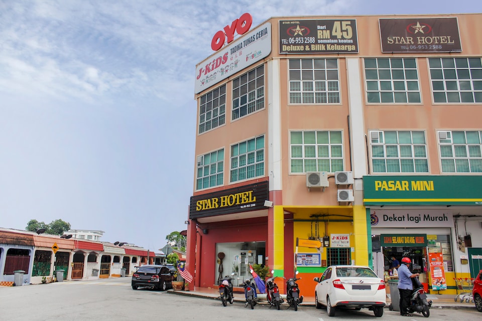 OYO 90035 Star Hotel, Muar, Muar