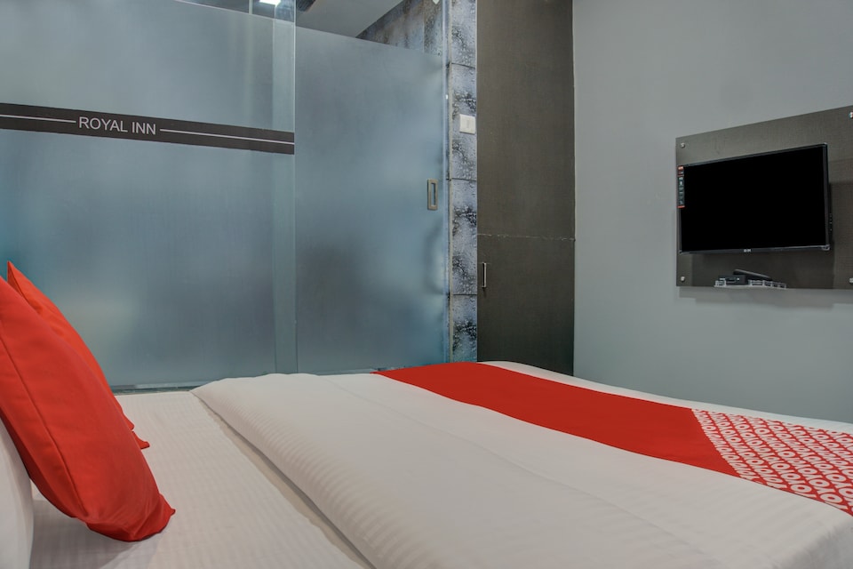 OYO 71858 Hotel Royal Inn, Textile Market Surat, Surat