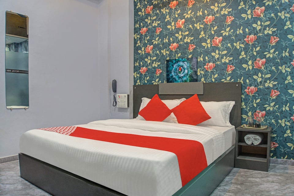 OYO 71858 Hotel Royal Inn, Textile Market Surat, Surat