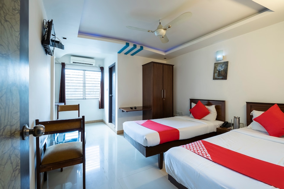 Hotel O The Red Velvet Opposite Novel Office Marathahalli Bridge, Marathahalli Bangalore, Bangalore