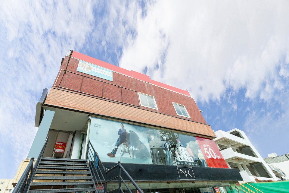 Hotel O The Red Velvet Opposite Novel Office Marathahalli Bridge, Marathahalli Bangalore, Bangalore