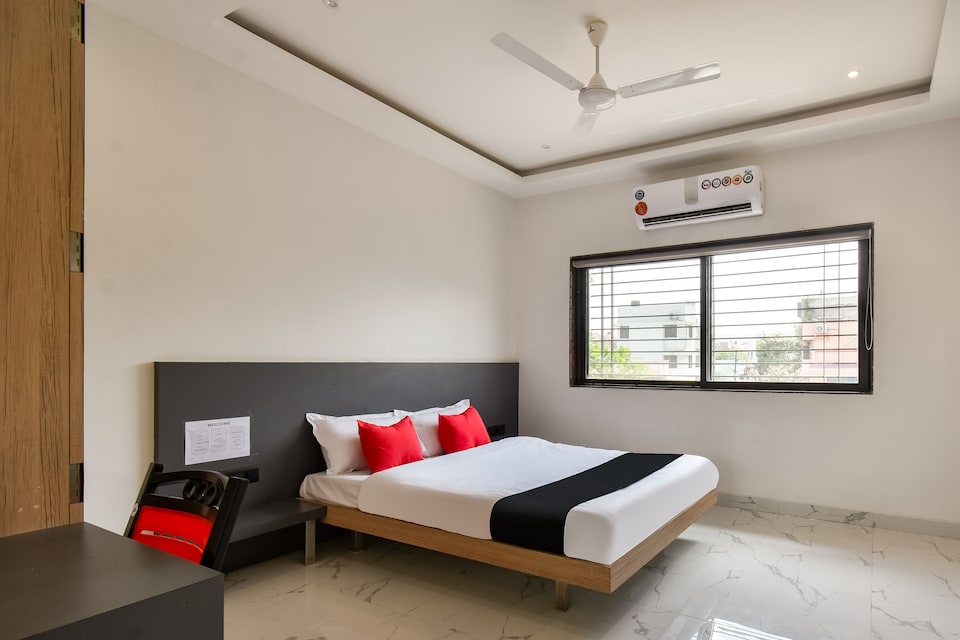 Capital O 71866 Hotel Ansh, Beed by pass, Aurangabad