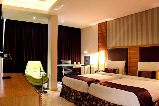 OYO The Purple Leaf Hotel