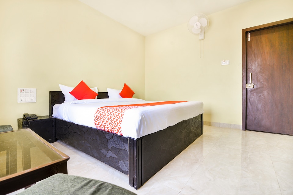 OYO 71890 Grand Sub'z , Ahmednagar, Ahmednagar