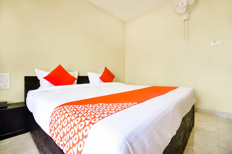 OYO 71890 Grand Sub'z , Ahmednagar, Ahmednagar