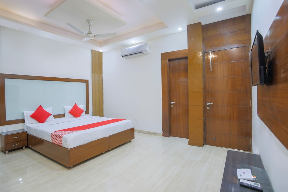 OYO 71919 Ginger Green Residency, Greater Noida, Noida