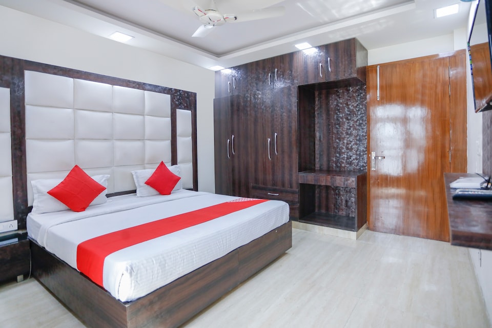 OYO 71919 Ginger Green Residency, Greater Noida, Noida