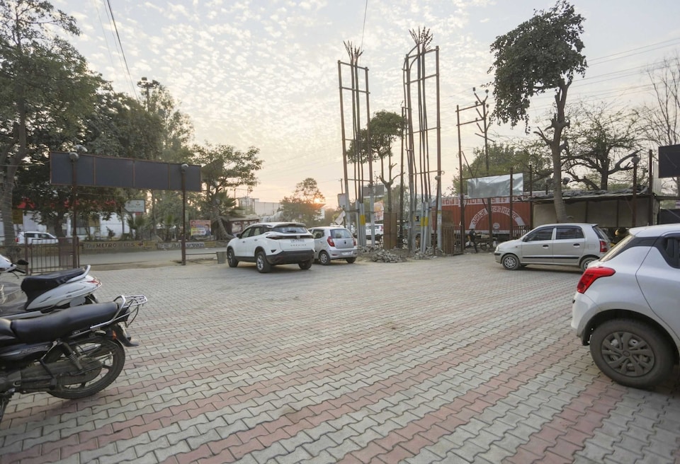 Collection O Avika, Meerut, Meerut