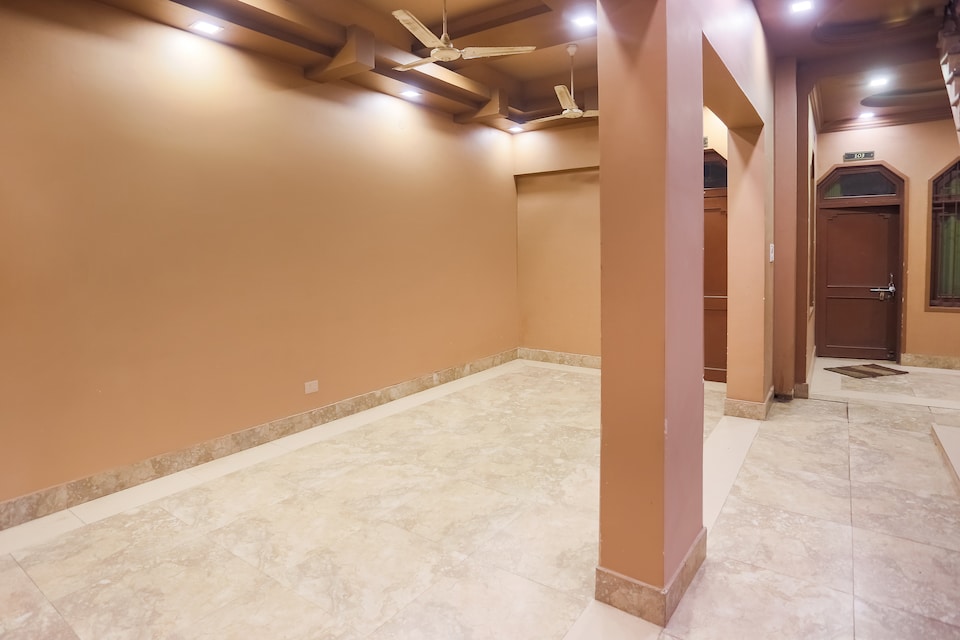 SPOT ON Hotel Sarojani Villa, Railway Station Allahabad, Prayagraj