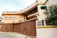 SPOT ON Hotel Sarojani Villa