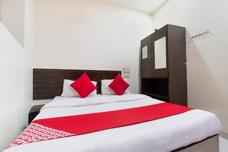 OYO 72025 Sairaj Palace, South Mumbai, Mumbai