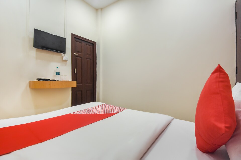 OYO 72026 DANE, Ballygunge Kolkata, Kolkata