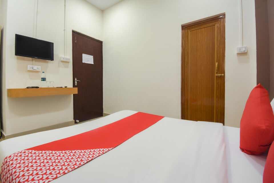 OYO 72026 DANE, Ballygunge Kolkata, Kolkata