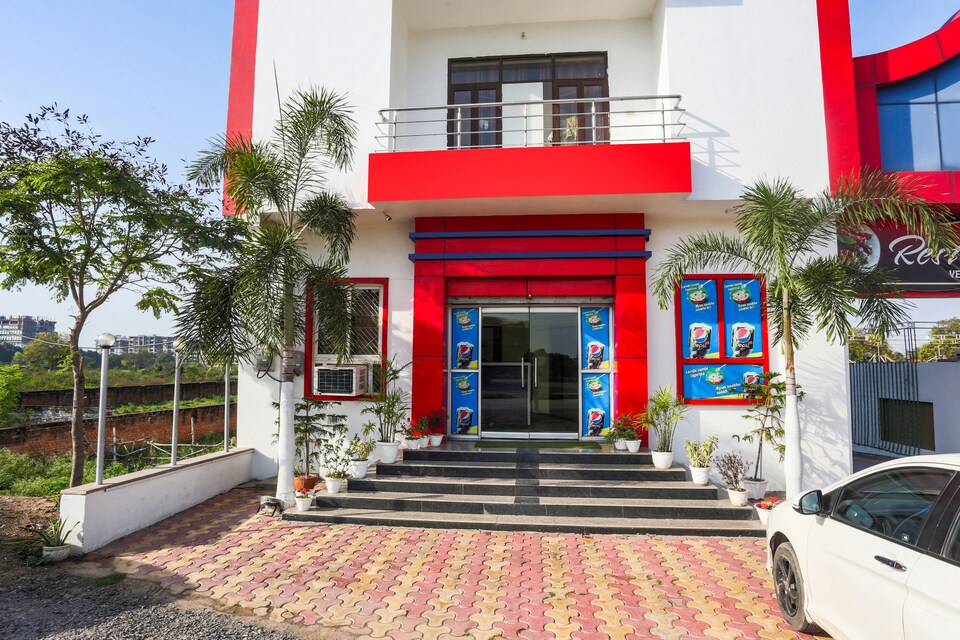 SPOT ON 72060 Hotel Kaushik, Lanka, Varanasi