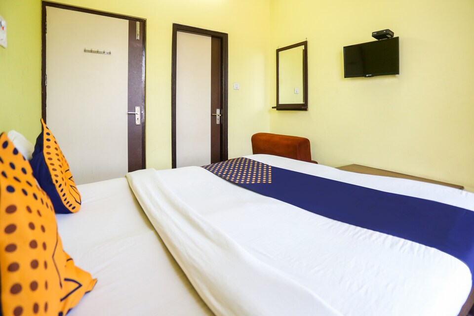 SPOT ON 72060 Hotel Kaushik, Lanka, Varanasi