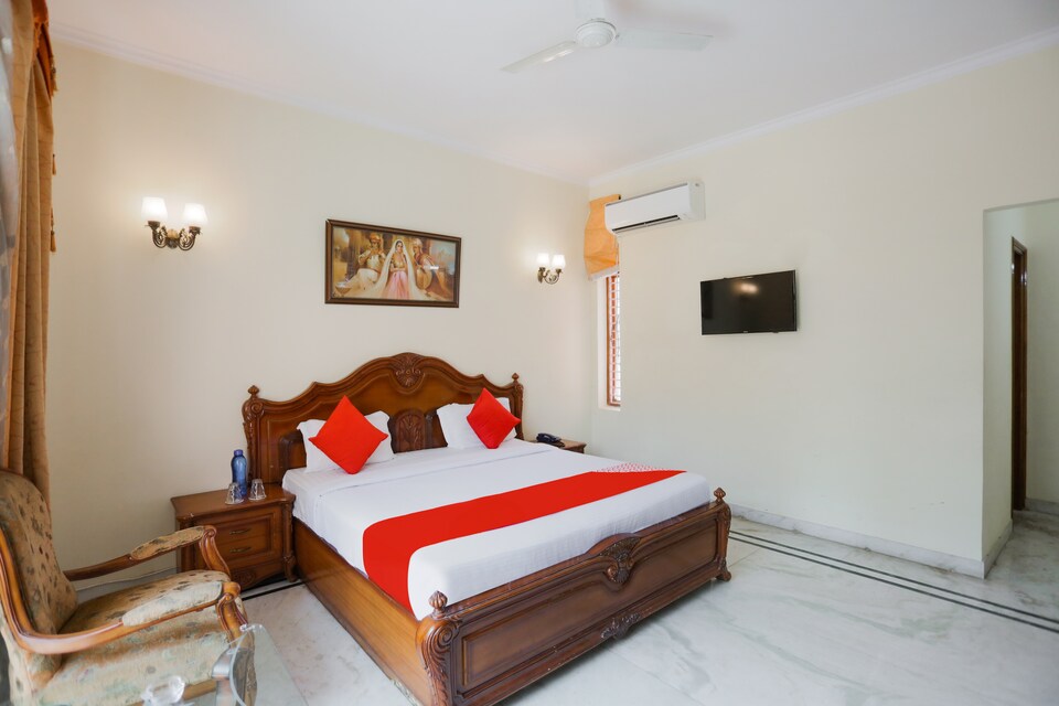 OYO 72061 Ritz Mansion, Sigra, Varanasi