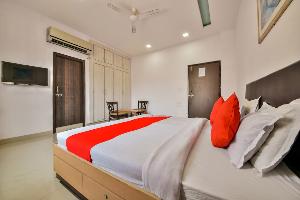 OYO 72088 La Vista Hotel, Fateh Sagar, Udaipur