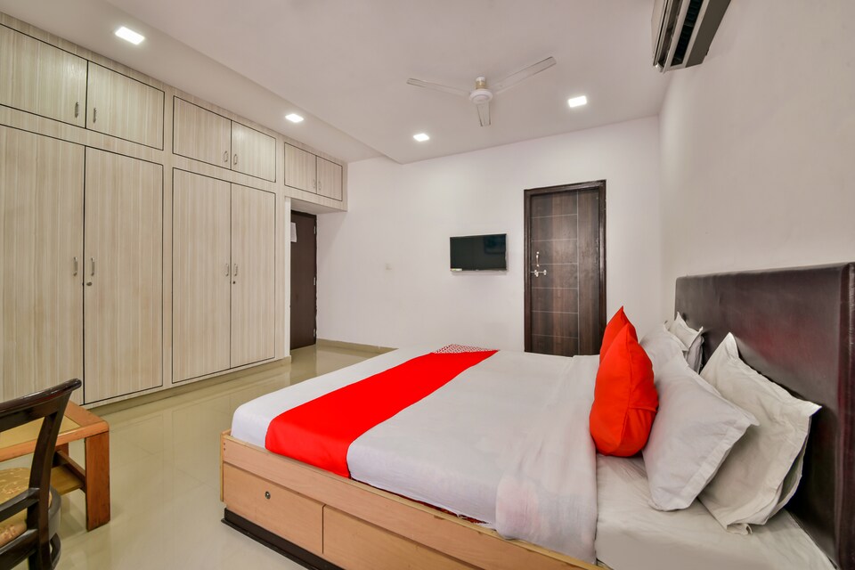 OYO 72088 La Vista Hotel, Fateh Sagar, Udaipur