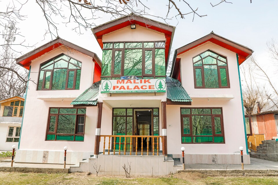 OYO 72110 Malik Palace, Pahalgam, Pahalgam