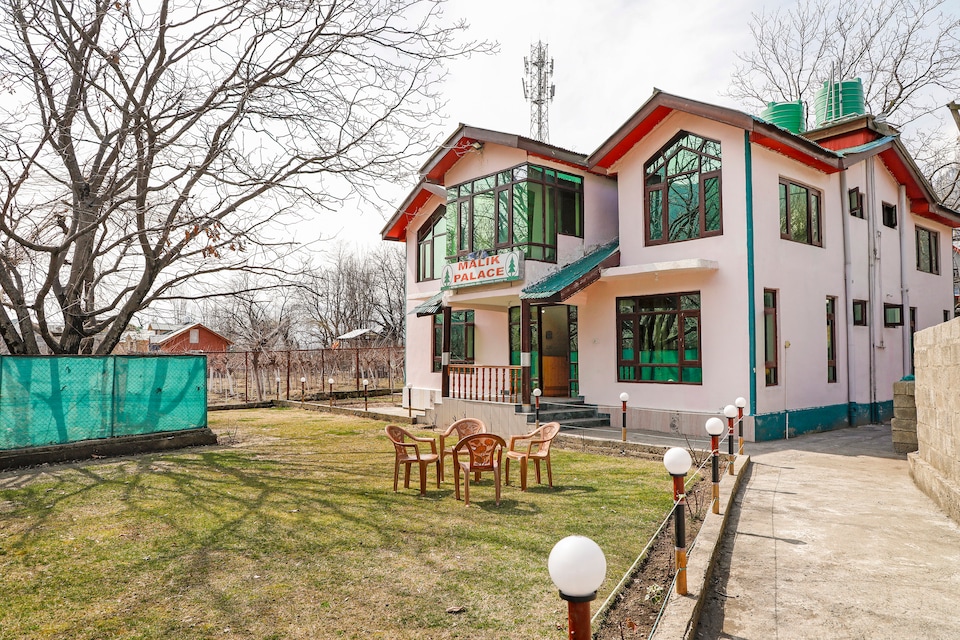 OYO 72110 Malik Palace, Pahalgam, Pahalgam