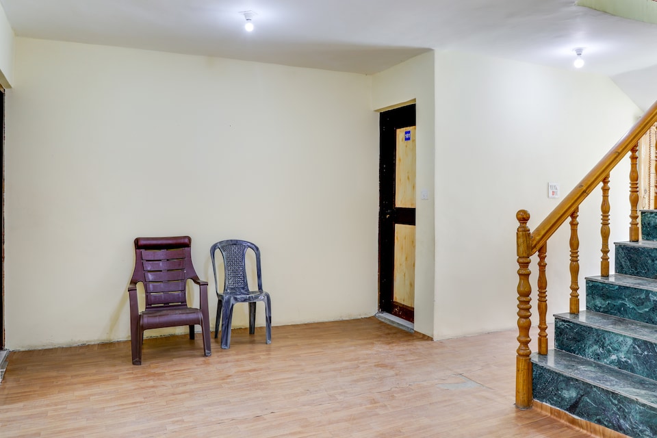 OYO 72110 Malik Palace, Pahalgam, Pahalgam