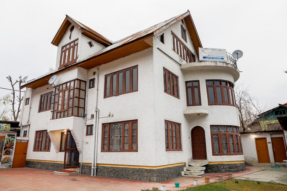 OYO Flagship 72127 Hotel New Crown, Nigeen Lake, Srinagar