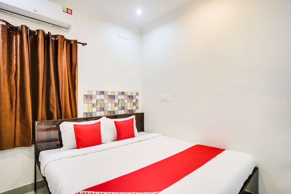 OYO Flagship 72147 Sai Food Plaza, Nashik, Nashik