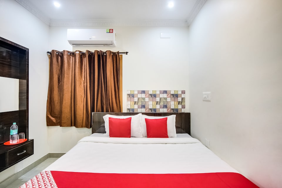 OYO Flagship 72147 Sai Food Plaza, Nashik, Nashik