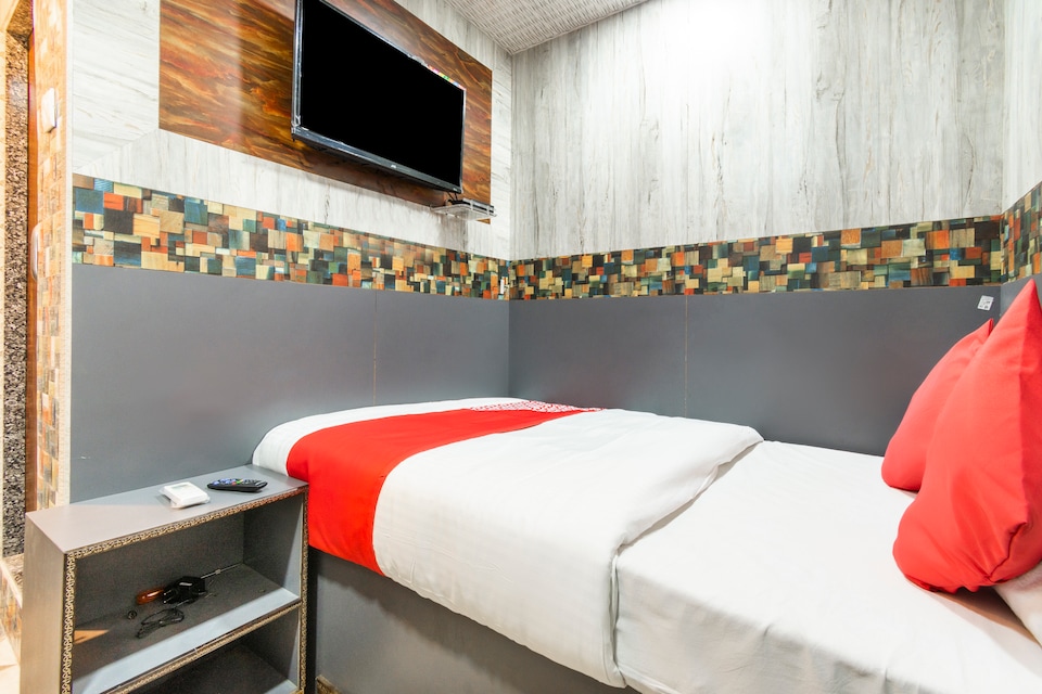 OYO 72150 Capital Guest House , Mumbai Dadar-Worli-Parel, Mumbai