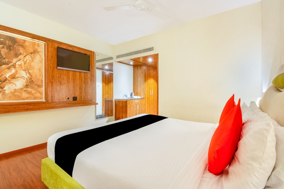 Capital O 72160 New Hotel Black And White, Beach Road Visakhapatnam, Visakhapatnam