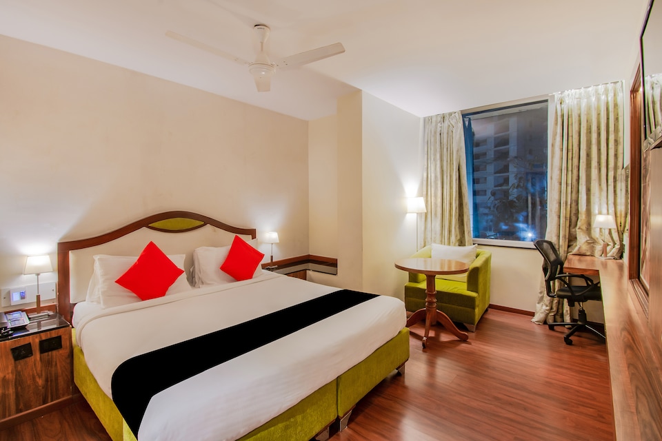 Capital O 72160 New Hotel Black And White, Beach Road Visakhapatnam, Visakhapatnam