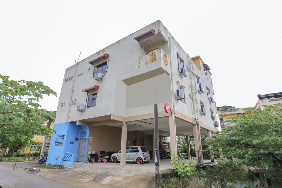 OYO 90048 Damika Hotel, Rantau Panjang, Pasir Mas