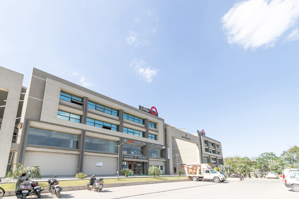 Capital O 72181 Hotel PR, SG Highway Ahmedabad, Ahmedabad