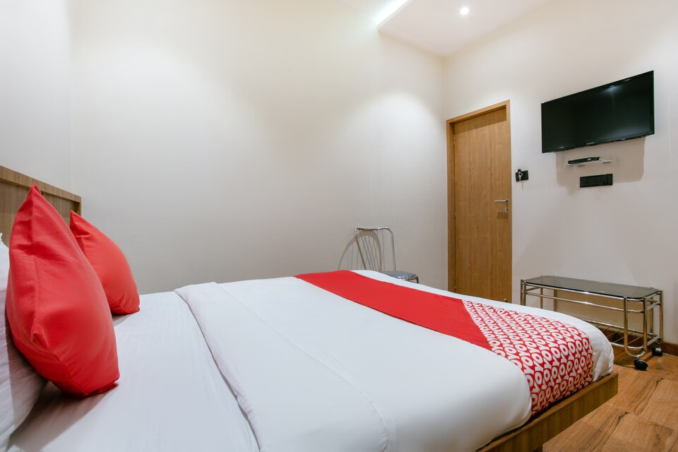 OYO 72216 Blue Orchid, Mumbai International Airport, Mumbai