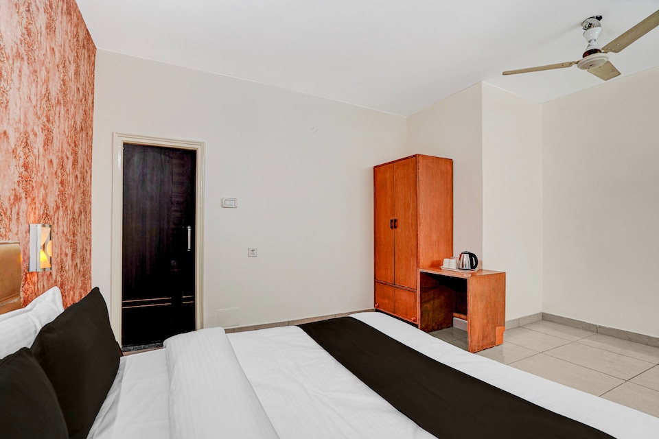 Hotel O by OYO Clock Tower Ludhiana Formerly Greatwall, Ludhiana Railway Station, Ludhiana