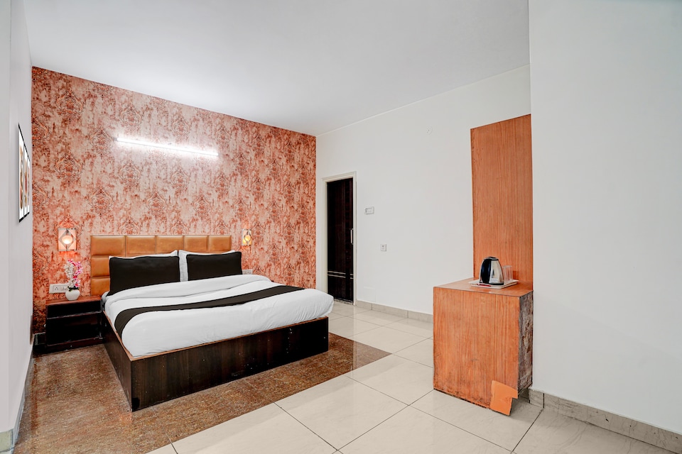 Hotel O by OYO Clock Tower Ludhiana Formerly Greatwall, Ludhiana Railway Station, Ludhiana