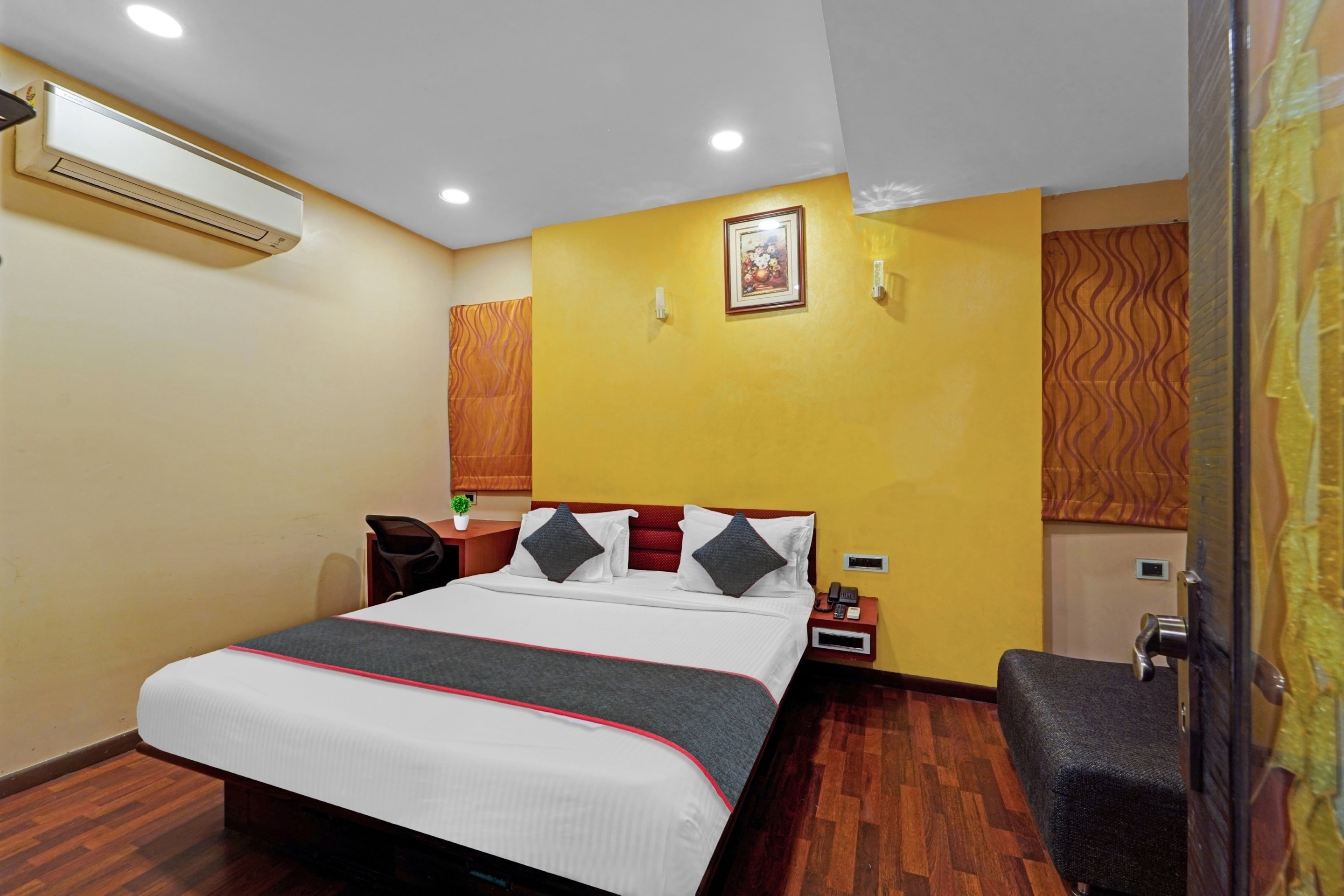 Super Townhouse Anna salai, Townhouse Chennai, Book @ ₹709 - OYO