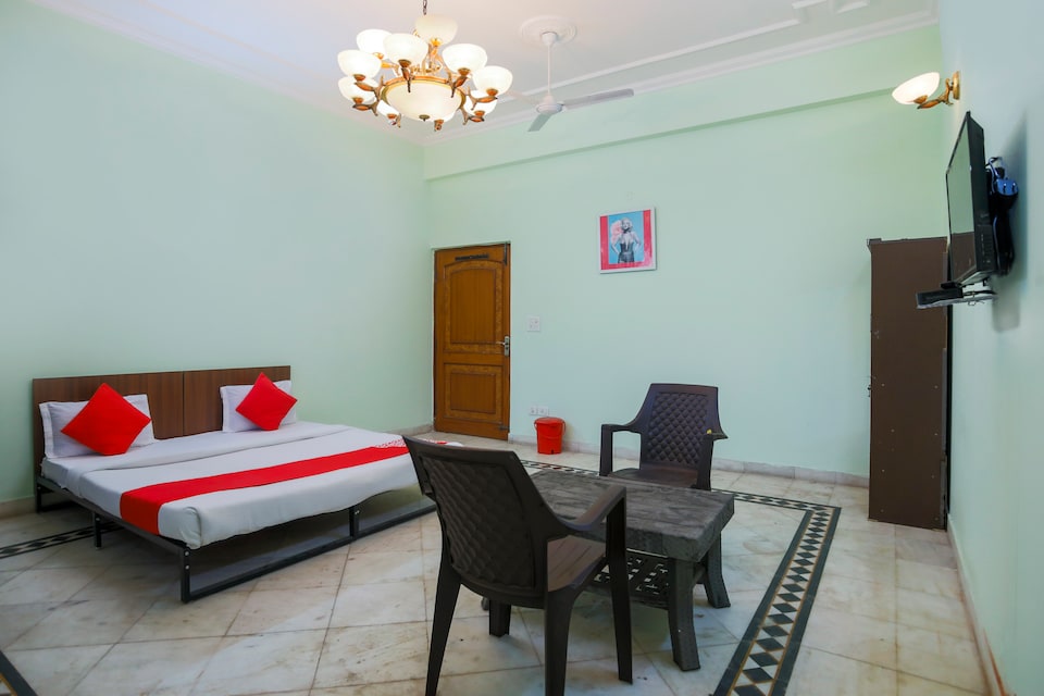 OYO 72287 Hotel Green View, Noida City Metro, Noida