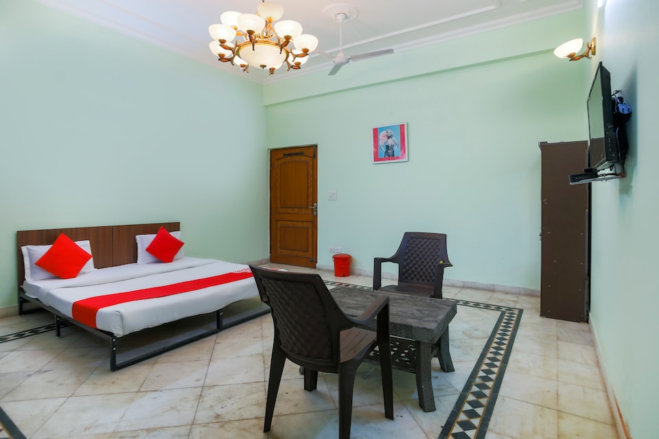 OYO 72287 Hotel Green View, Noida City Metro, Noida