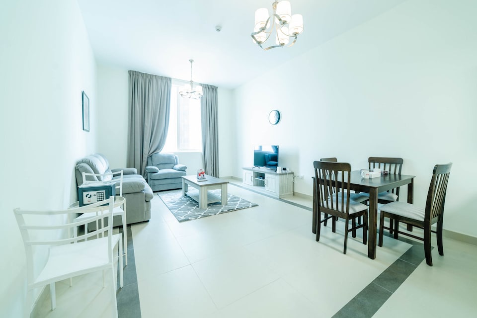 OYO 518 Home 1 BHK Najma Tower, Jumeirah Village Circle Dubai, Dubai