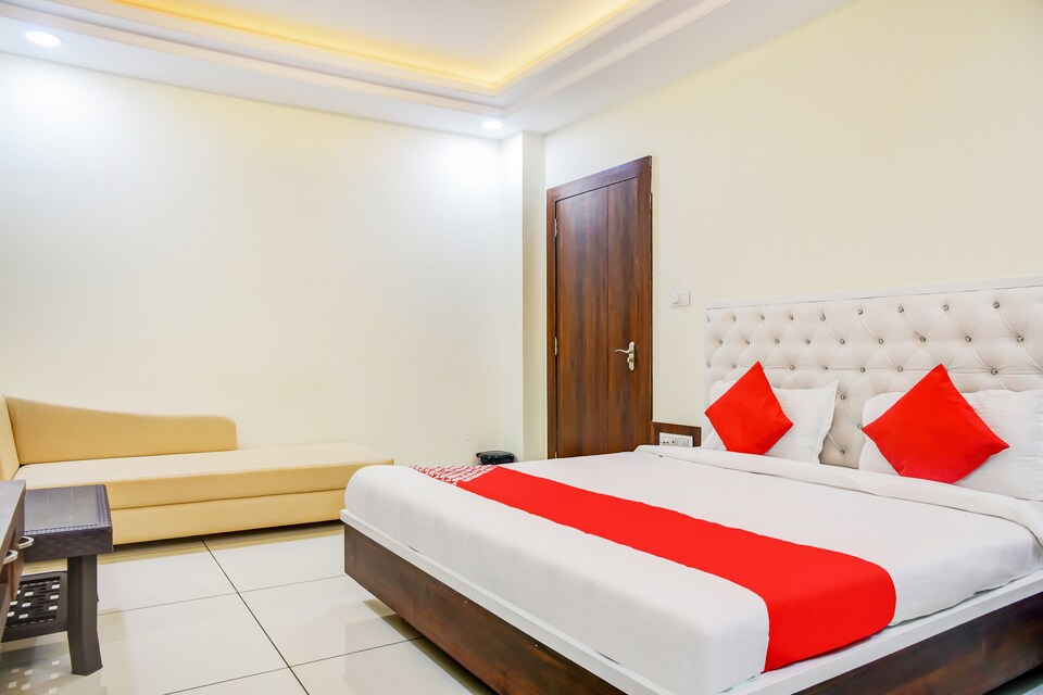 OYO 72352 Hotel New Shikha, Ayudha Bypass, Bhopal