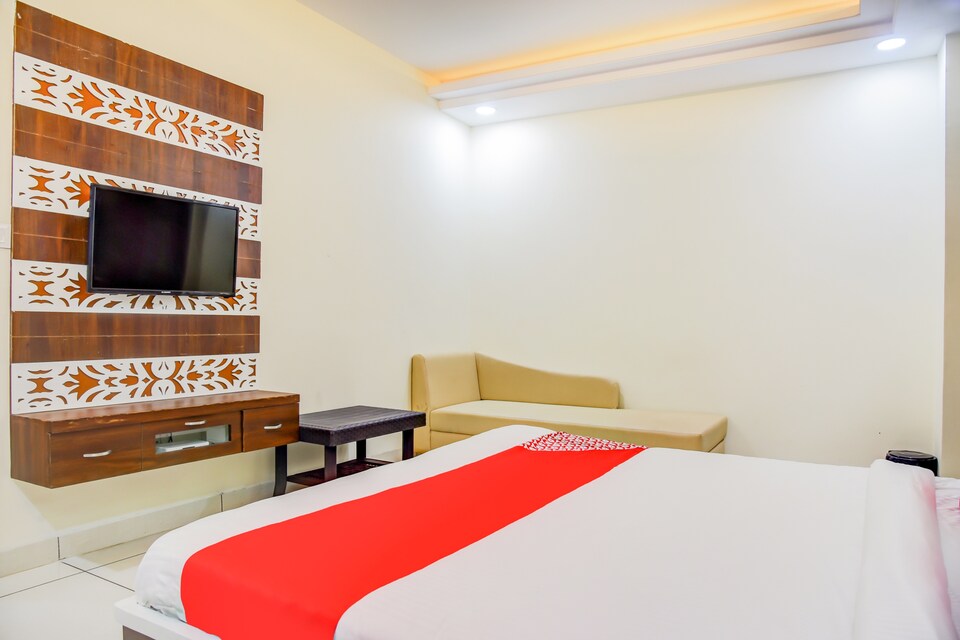 OYO 72352 Hotel New Shikha, Ayudha Bypass, Bhopal